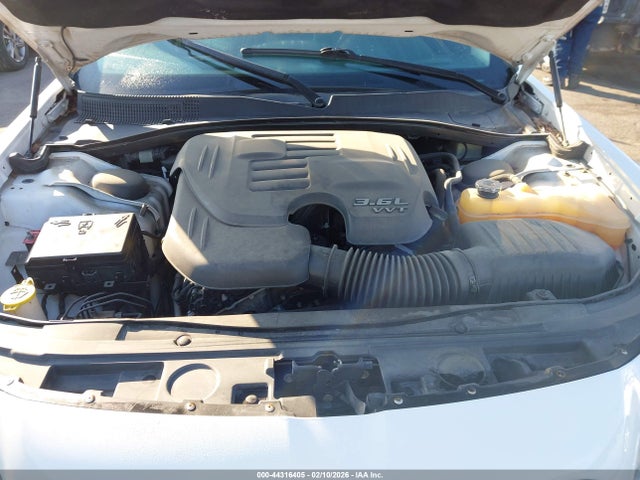 2016 Chrysler 300 Limited მანქანა იყიდება აუქციონზე, vin: 2C3CCAAG5GH151514, აუქციონის ნომერი: 44316405