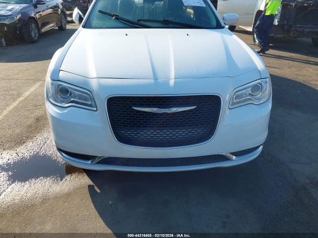2016 Chrysler 300 Limited მანქანა იყიდება აუქციონზე, vin: 2C3CCAAG5GH151514, აუქციონის ნომერი: 44316405