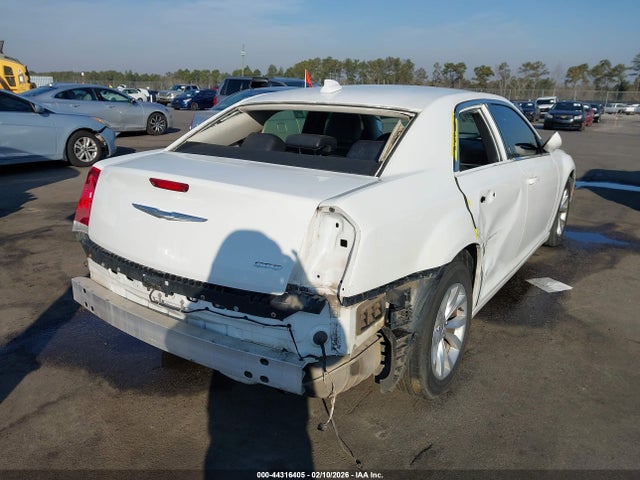 2016 Chrysler 300 Limited მანქანა იყიდება აუქციონზე, vin: 2C3CCAAG5GH151514, აუქციონის ნომერი: 44316405