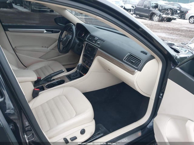 2018 VOLKSWAGEN PASSAT 1VWCA7A30JC007927 Photo 4