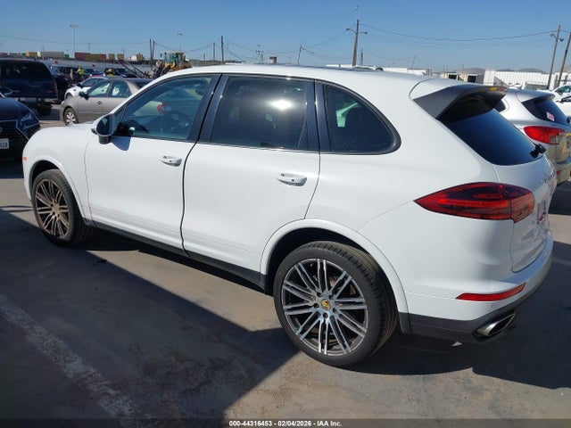 2017 PORSCHE CAYENNE WP1AA2A29HKA89482 Photo 2