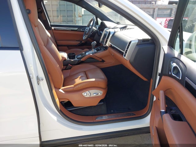 2017 PORSCHE CAYENNE WP1AA2A29HKA89482 Photo 4