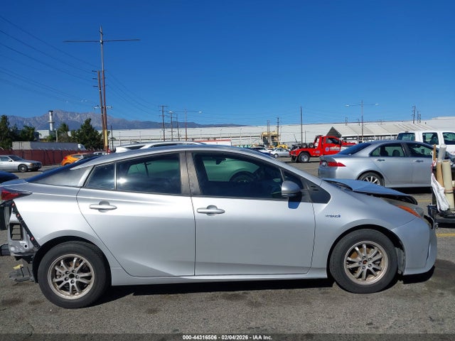 JTDKBRFUXH3545733 Toyota Prius Two