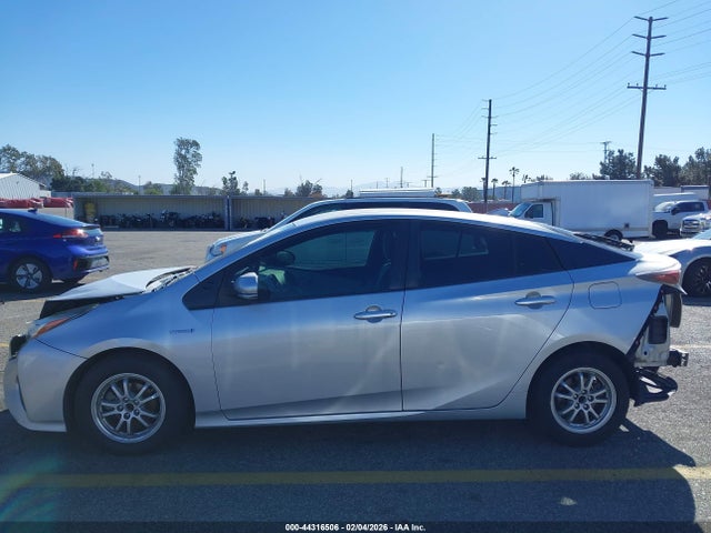 JTDKBRFUXH3545733 Toyota Prius Two