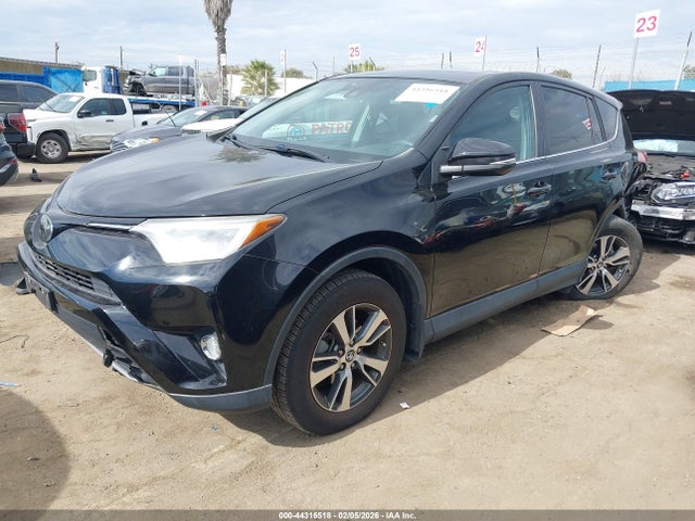 Toyota Rav4 Xle 2018 2T3WFREV5JW455313 Image 2