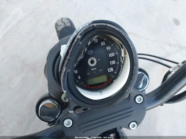 2019 HARLEY-DAVIDSON XL883 1HD4LE211KC412276 Photo 6