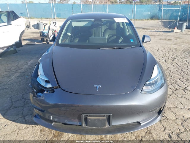 44316750 :رقم المزاد ، 5YJ3E1EA3NF298820 vin ، 2022 Tesla Model 3 Rear-wheel Drive مزاد بيع