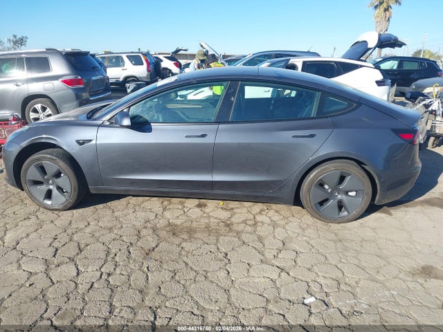 44316750 :رقم المزاد ، 5YJ3E1EA3NF298820 vin ، 2022 Tesla Model 3 Rear-wheel Drive مزاد بيع