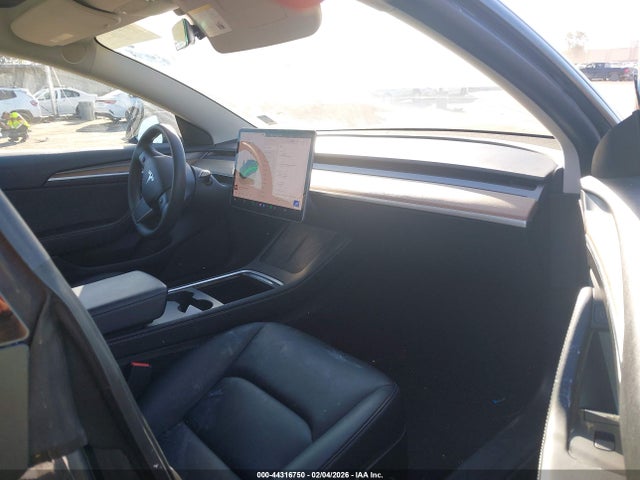 44316750 :رقم المزاد ، 5YJ3E1EA3NF298820 vin ، 2022 Tesla Model 3 Rear-wheel Drive مزاد بيع