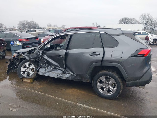 44316831 :رقم المزاد ، 2T3W1RFV9NC206792 vin ، 2022 Toyota Rav4 Xle مزاد بيع
