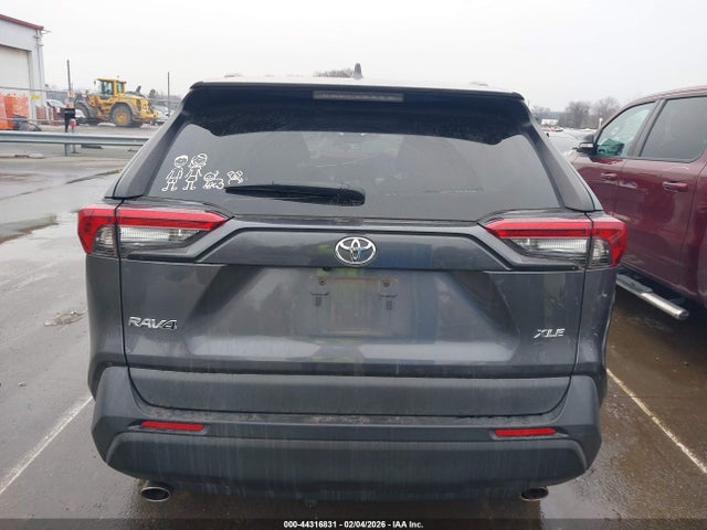 44316831 :رقم المزاد ، 2T3W1RFV9NC206792 vin ، 2022 Toyota Rav4 Xle مزاد بيع