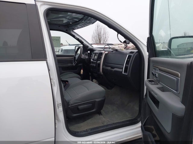 3C6UR5DL3HG610191 RAM 2500 Slt 4x4 6&#039;4 Box