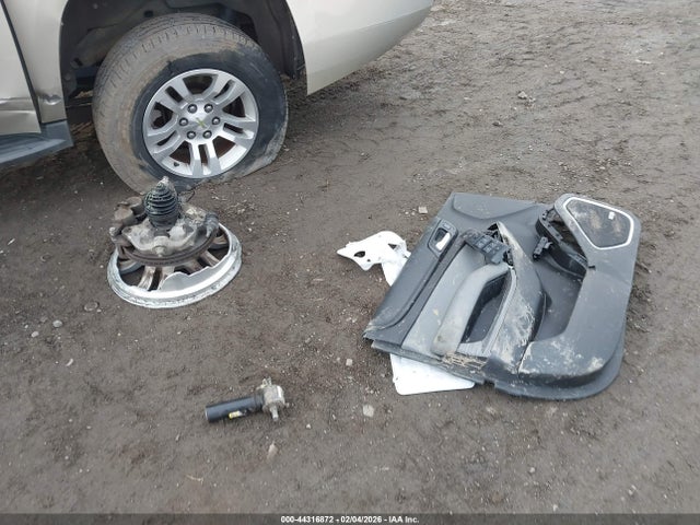 Продаж на аукціоні авто 2016 Chevrolet Suburban Lt, vin: 1GNSKHKC7GR101526, номер лоту: 44316872