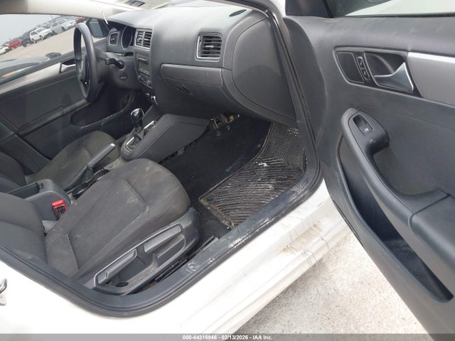 3VWD17AJ1FM210415 Volkswagen Jetta 1.8t Se