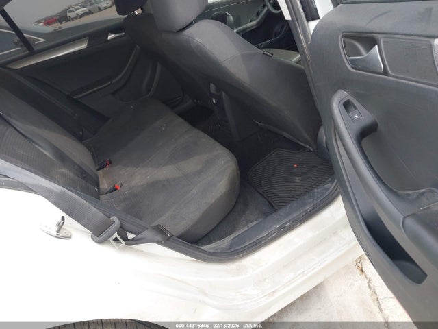 3VWD17AJ1FM210415 Volkswagen Jetta 1.8t Se
