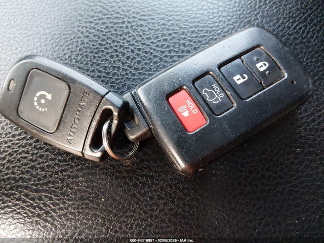 Toyota Rav4 Xle 2017 2T3RFREV6HW604108 Image 11