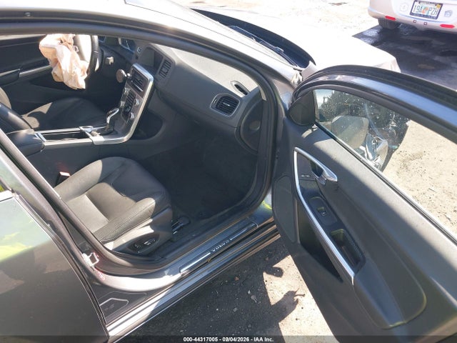 2017 VOLVO V60 YV140MEK6H1373045 Photo 4
