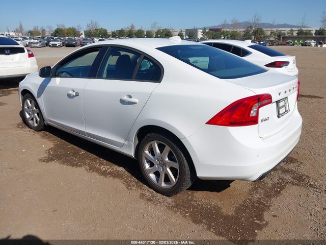 2015 VOLVO S60 YV140MFJ7F1343068 Photo 2
