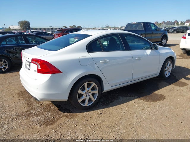 2015 VOLVO S60 YV140MFJ7F1343068 Photo 3