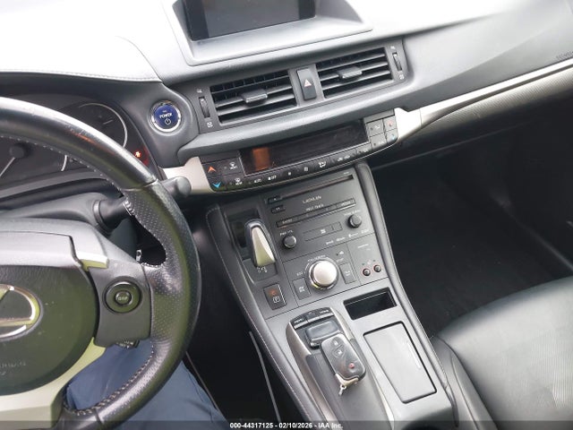 Lexus CT 200H 2015 JTHKD5BH2F2250770 Image 11