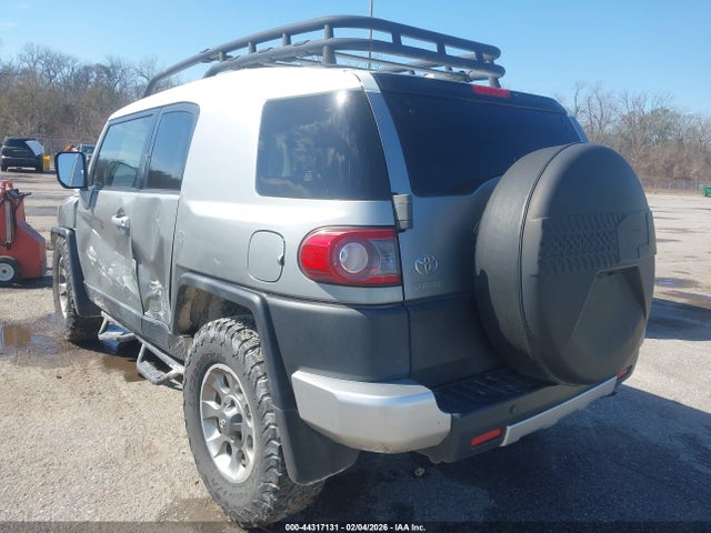 2012 TOYOTA FJ CRUISER JTEBU4BF2CK130968 Photo 2