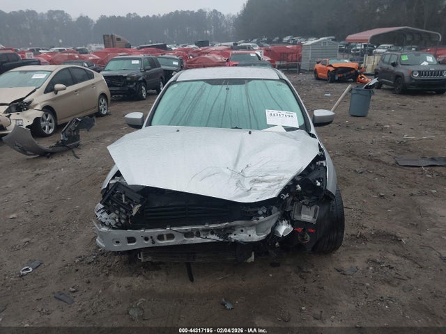 1FADP3F28JL259669 Ford FOCUS SE