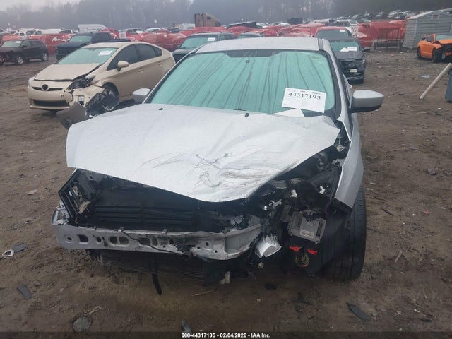 1FADP3F28JL259669 Ford FOCUS SE
