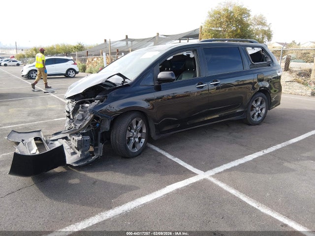 5TDXK3DC1FS593873 Toyota Sienna Se Premium 8 Passenger