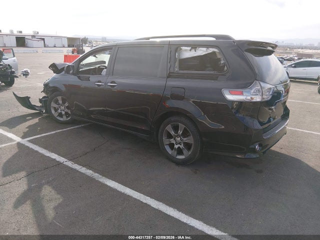 5TDXK3DC1FS593873 Toyota Sienna Se Premium 8 Passenger