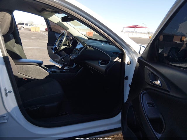 1G1ZG5ST4NF105144 Chevrolet Malibu Fwd Rs