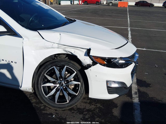 1G1ZG5ST4NF105144 Chevrolet Malibu Fwd Rs