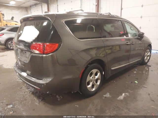 Продажа на аукционе авто 2017 Chrysler Pacifica Touring-l Plus, vin: 2C4RC1EGXHR810957, номер лота: 44317313