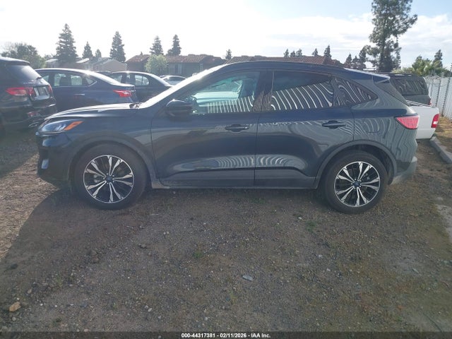 1FMCU0BZ5NUB10261 Ford Escape Se Hybrid