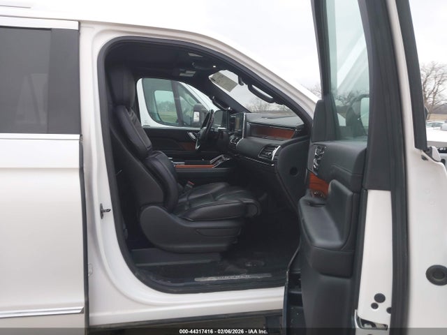 2019 LINCOLN NAVIGATOR L 5LMJJ3LT2KEL00677 Photo 4