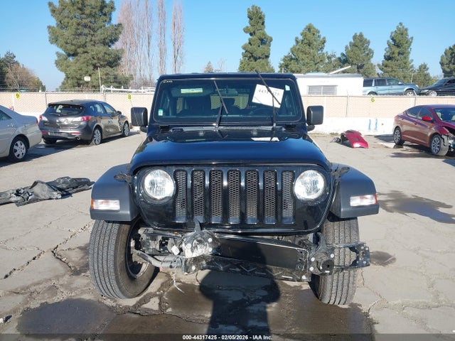 1C4HJXDG2KW538988 Jeep Wrangler Unlimited Sport S 4x4