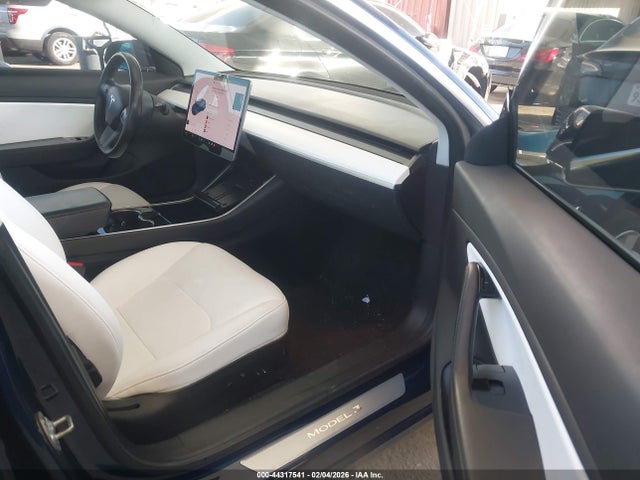 2018 TESLA MODEL 3 5YJ3E1EB1JF055669 Photo 4