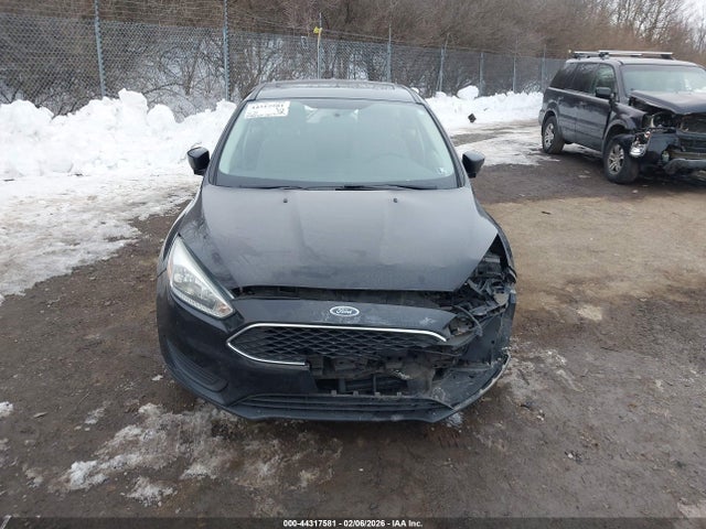 1FADP3K27GL389246 Ford FOCUS SE