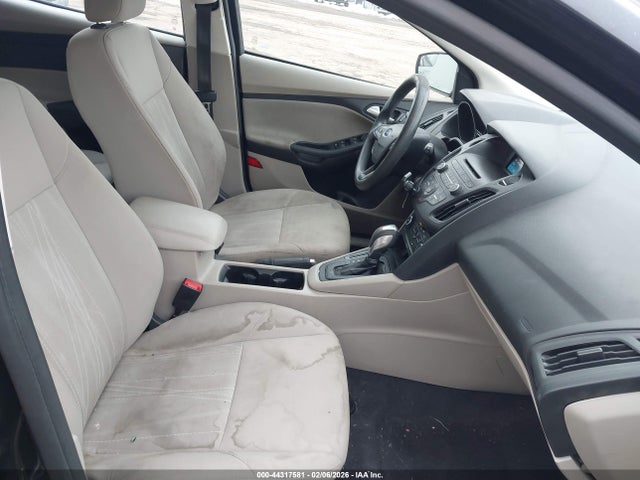 1FADP3K27GL389246 Ford FOCUS SE