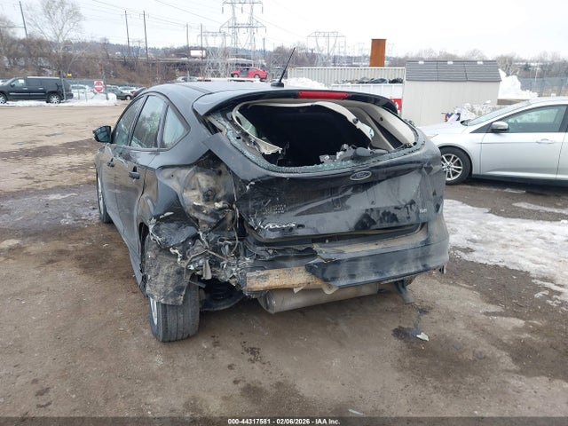 1FADP3K27GL389246 Ford FOCUS SE