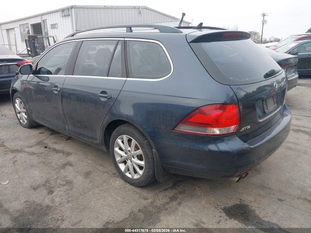 2010 VOLKSWAGEN JETTA 3VWTX7AJ9AM688262 Photo 2