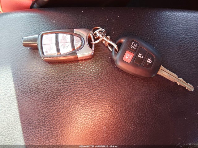 JTMRFREV2GJ064446 Toyota Rav4 Xle