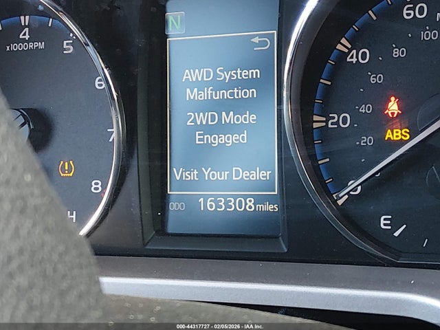 JTMRFREV2GJ064446 Toyota Rav4 Xle