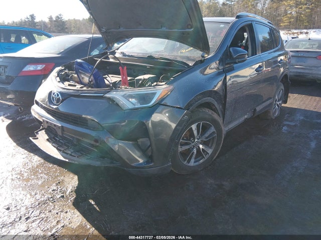 JTMRFREV2GJ064446 Toyota Rav4 Xle