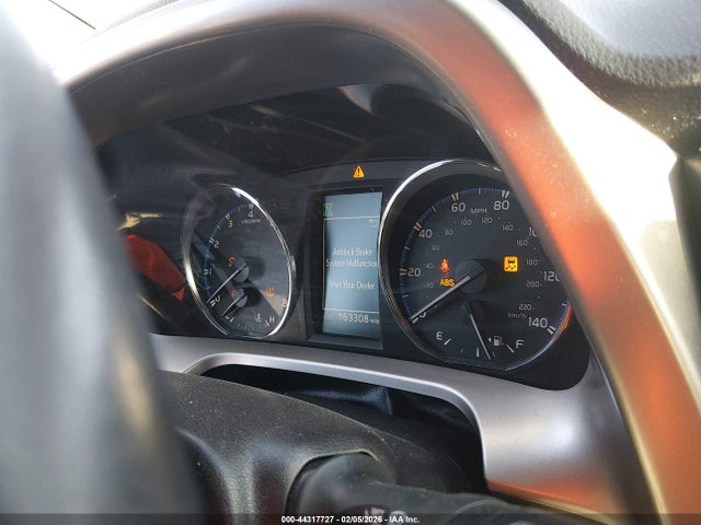 JTMRFREV2GJ064446 Toyota Rav4 Xle