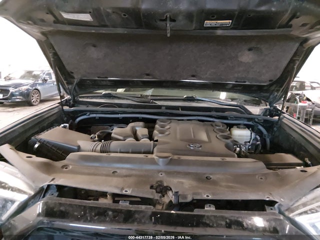 JTEBU5JR8K5725662 Toyota 4RUNNER SR5