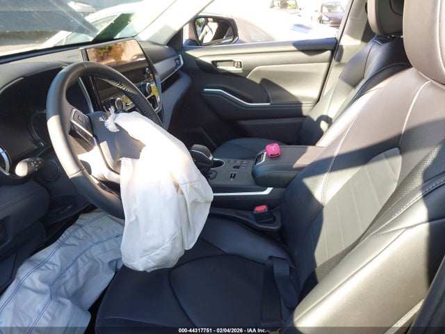 Toyota Highlander Hybrid Xle 2025 5TDKBRCH2SS660582 Image 17