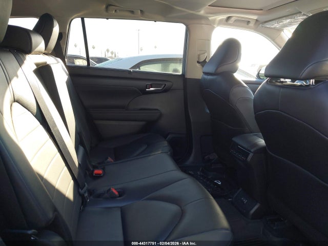 Toyota Highlander Hybrid Xle 2025 5TDKBRCH2SS660582 Image 8