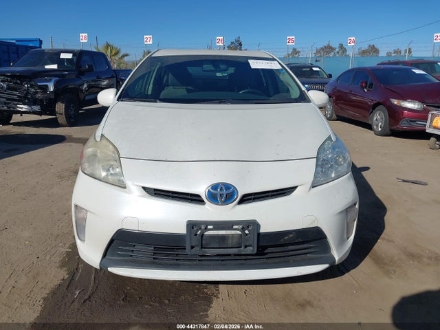 JTDKN3DU0F0467985 Toyota Prius Two