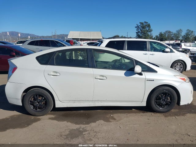 JTDKN3DU0F0467985 Toyota Prius Two