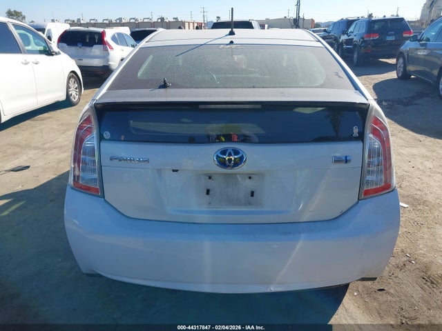 JTDKN3DU0F0467985 Toyota Prius Two
